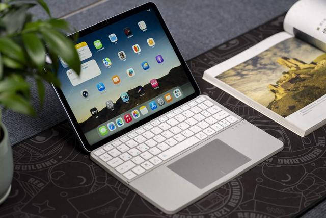 把iPad瞬间变成“MacBook”，百元价位YIRF折叠键盘的真香评测