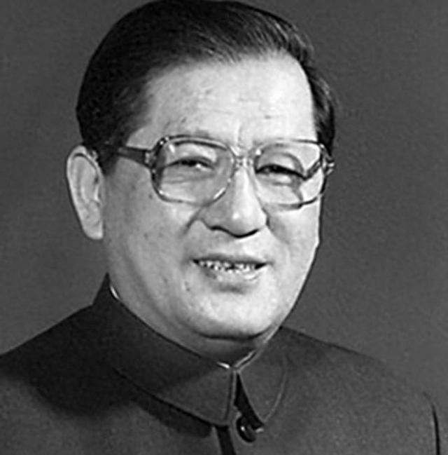 他曾3次担任市委书记，40岁官至副国级，43岁力挽狂澜