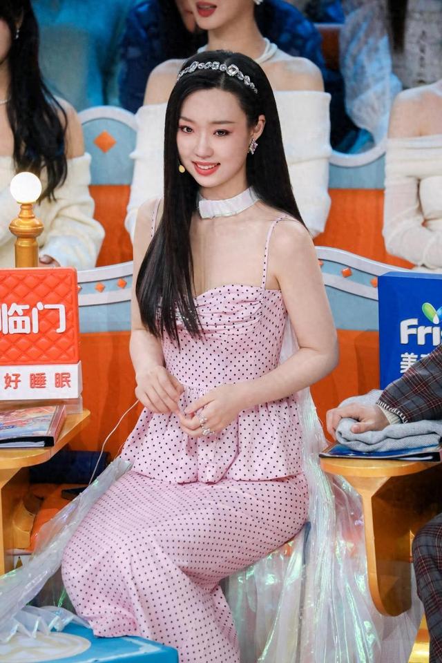 30岁管乐首晒北京小家，屋内堆满脏衣，厕所长蘑菇，还任由猫乱尿