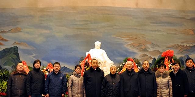 华国锋妻子韩芝俊，如今年过九旬	，至今在完成丈夫一个心愿