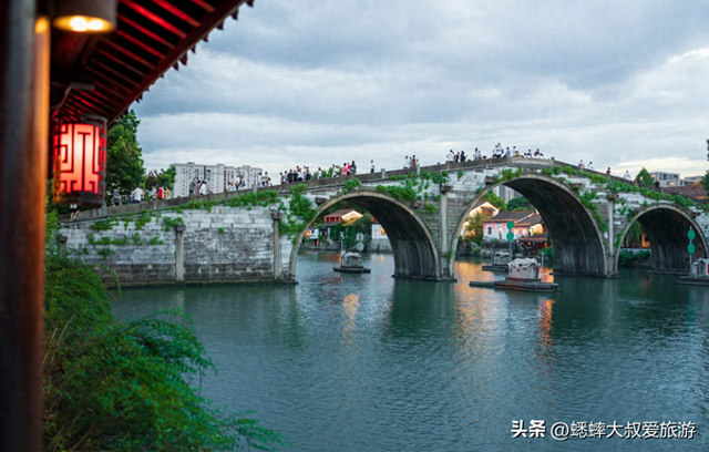 想要悠哉吃喝玩乐去哪里？来杭州“L型”街区吧，这里快乐不打烊