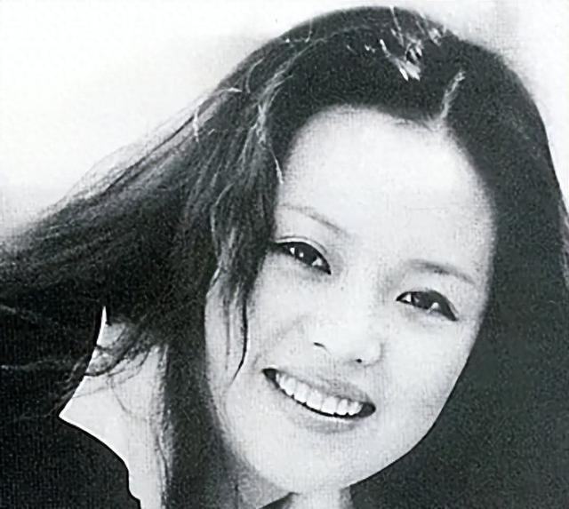 原来她早已离世！被高晓松劈腿，遭汪峰抛弃，27岁在家中上吊自杀
