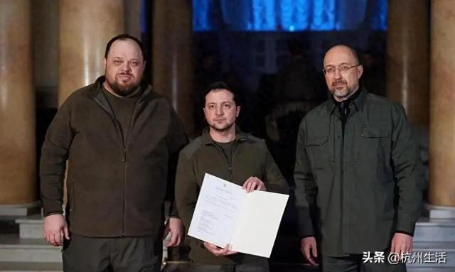 要求乌撤军，做领土让步，泽连斯基看穿了，美国就是希望换掉自己