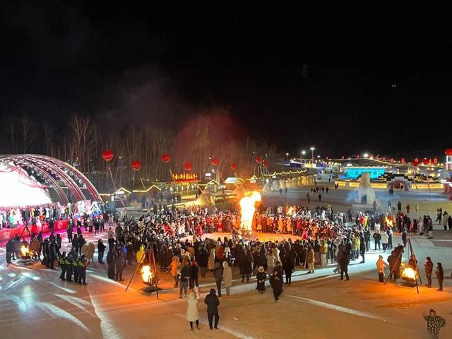 冰雪燃情夜 ！牙克石凤凰山景区“越夜越精彩”