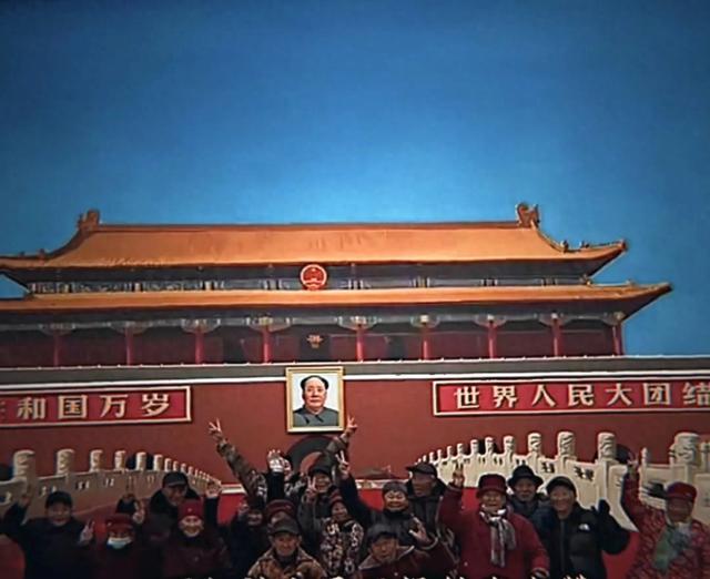 河南也有北京“天安门	”，太火了乡村画家吴承言。