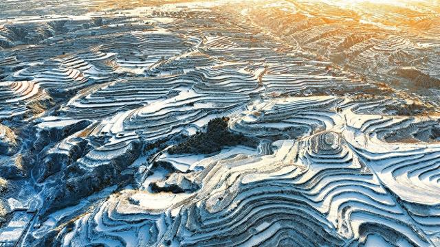 霍州：雪后梯田