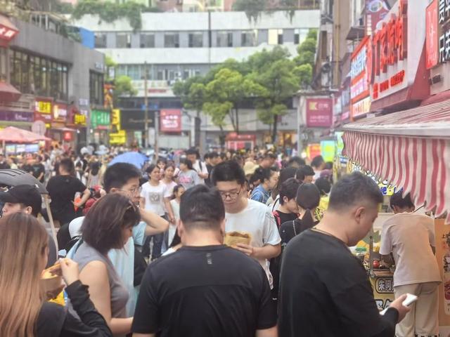 "六爽"体验点燃夏日经济！23℃的贵阳“热”到出圈