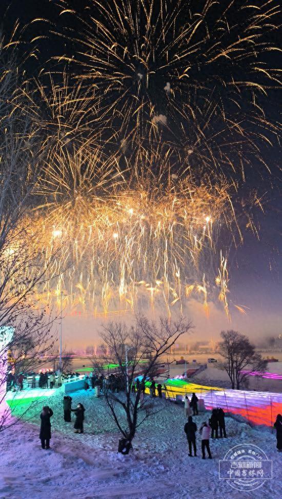 “长春式”浪漫：冰雪新天地烟花盛宴点亮春城