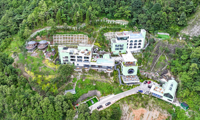四川华蓥：废弃煤矿变民宿 “凉资源”激活“热经济”