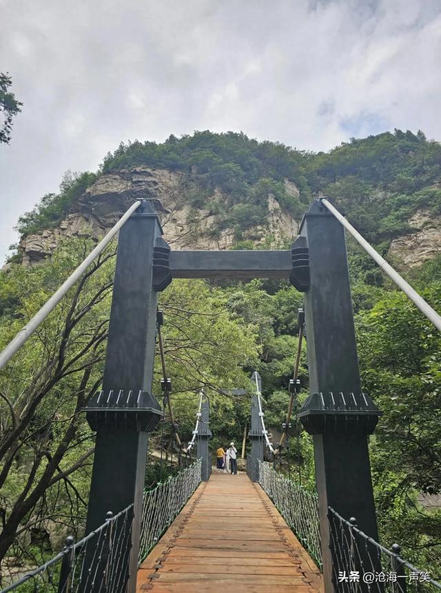 路是什么，路是人走出来的，是人搭建起来的，是人拼出来的