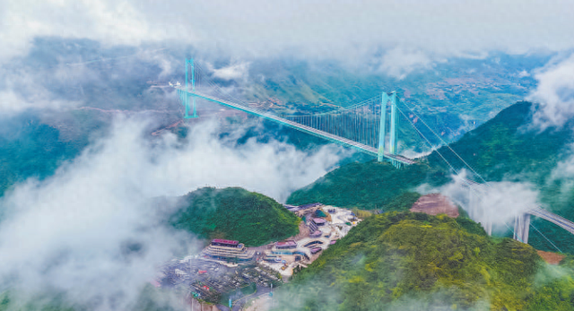 “地球裂缝”上架起致富桥