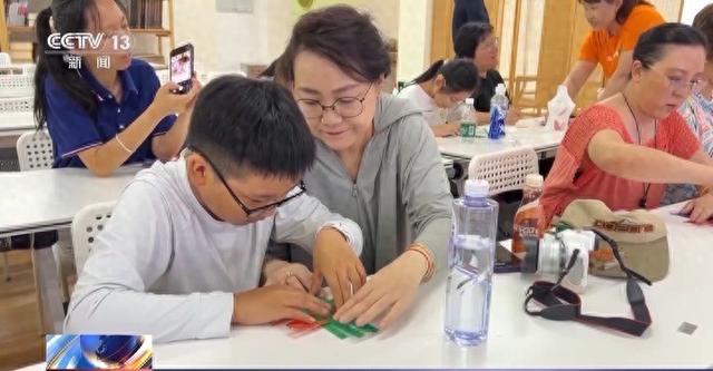 永不凋谢的花、被紫光灯“照活”的蝴蝶 博物馆文创“暗藏玄机”