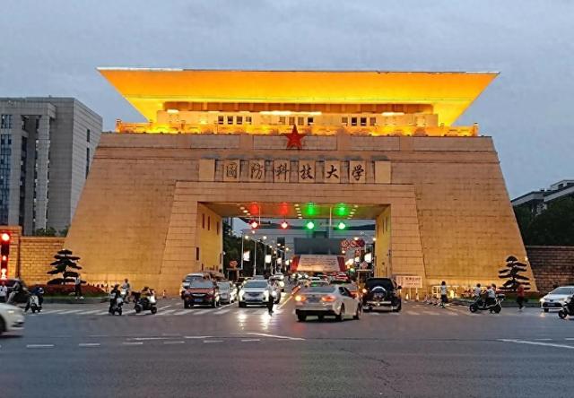 中国最难考的三所大学，不是清华北大，考上就是一辈子“金饭碗”