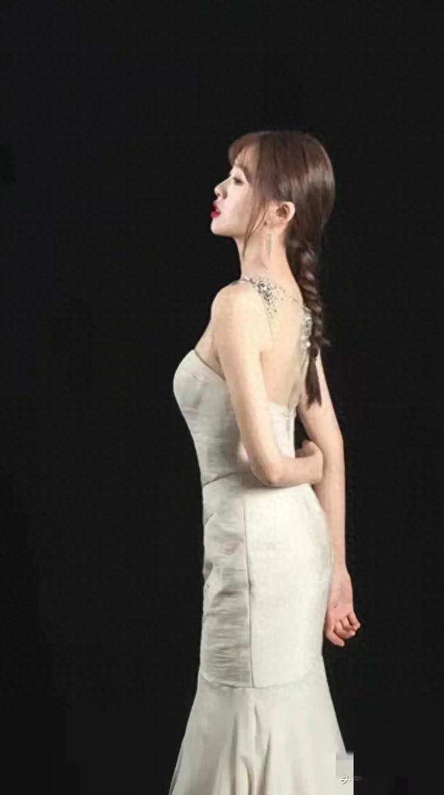 徐子尧，杨柳细腰，曼妙身材：写真欣赏。