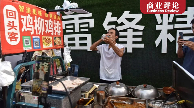 “鸡排哥”登顶：烟火气如何接住泼天富贵？