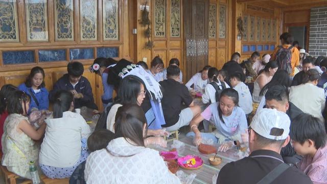 “做一天纳西人”受热捧 “非遗+文旅”激活传承新活力