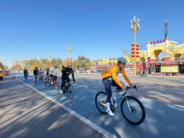 邢台开展“泉心泉意 相约冬季”职工骑行活动