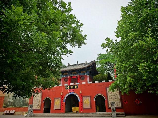 堪称洛阳第二寺，人少景美还免费，还藏着一处花海