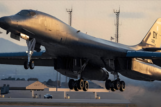 上百架美军机集结亚太，只等特朗普下令，中方上千艘船严阵以待