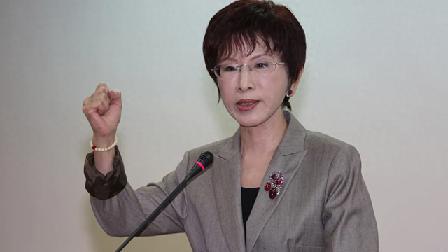九三阅兵前一天，洪秀柱抵达北京，登机前说了3句话，措辞不寻常
