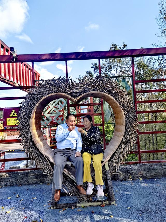 草民浅说：《同乡千里遇海南，结伴同游五指山！》