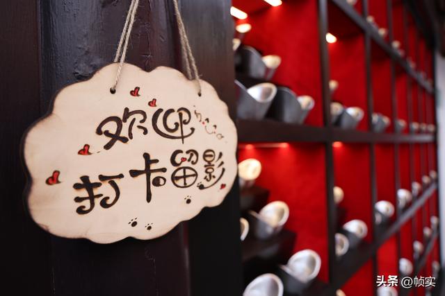 沾沾财气，千年古镇上海七宝老街惊现 “银墙” 打卡点