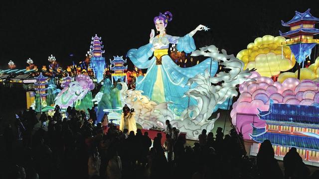 灯海如星河 铁花映夜空 第二届银川花博园山海灯会正式亮灯