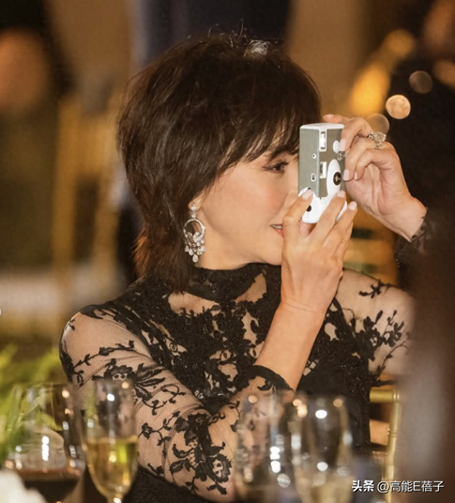 星光熠熠！刘嘉玲梁朝伟邱淑贞梁家辉张清芳齐聚，仅为参加婚宴？