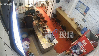 男子强行搂抱袭胸女店员，报警逃走后第二天又来！老板：她才19岁，家里很苦