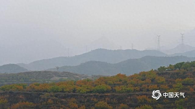 当秋雾遇上秋色 风景就藏进了秋天的低语里