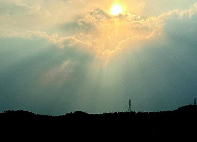 雪花舞在阳光下！大连上演丁达尔光和飘雪共存美景