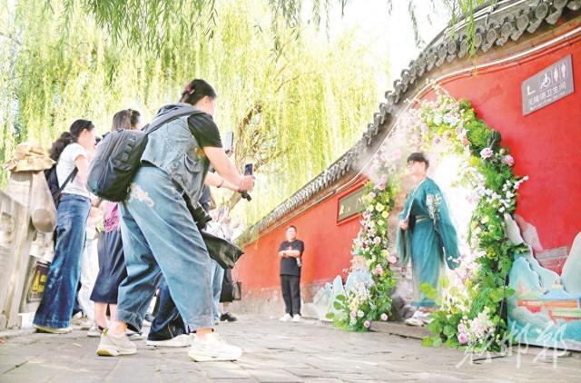 青春十一 文旅共赏丨日赏非遗 夜观景致 吕仙祠景区焕新迎客