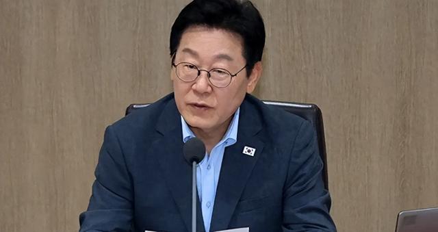 亲美的代价终于来了？李在明缺席北京阅兵，朝鲜领导人的妹妹撂下狠话，没让中方失望