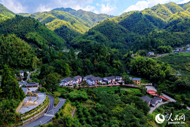 行进中国丨神山焕新