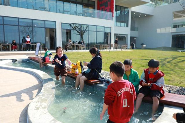 开车累了，来广东这个服务区泡温泉吧！