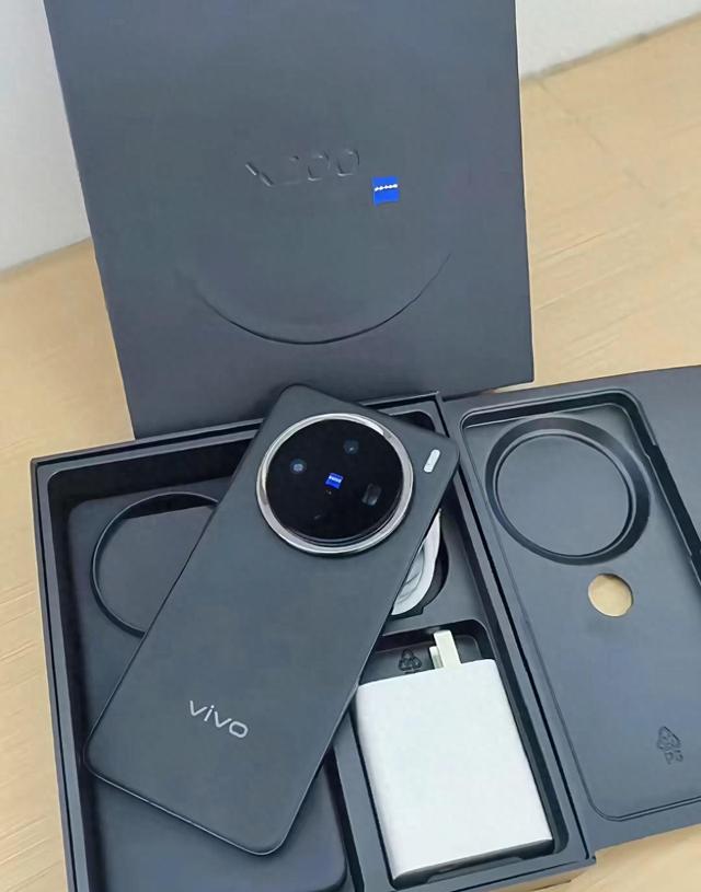 拿到vivo新机那一刻，拍照实力震撼我，100倍变焦如望远镜