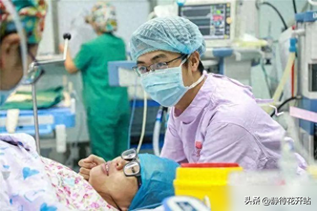 90后产妇"刮毛"怕害羞，老公自告奋勇，医生：不行，得我来
