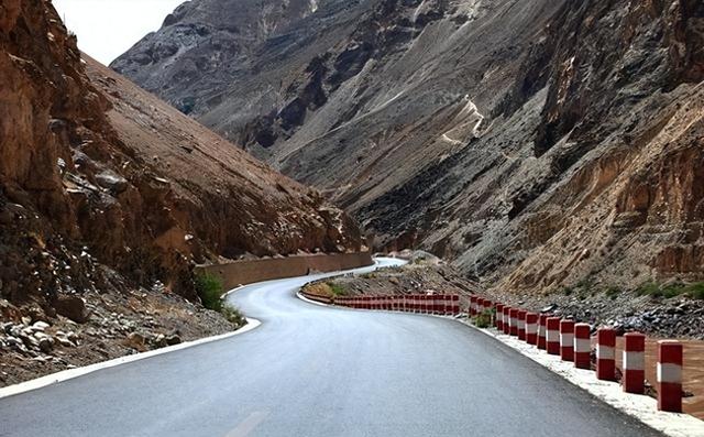 行走在川藏线，可看到许多“避孕套、卫生巾”，有什么特殊作用？