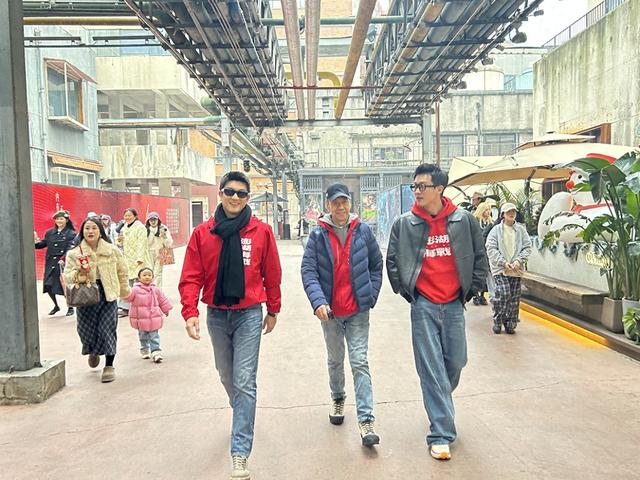 网友东郊记忆偶遇《澎湖海战》剧组，王学圻杜江等品小吃赏茶艺