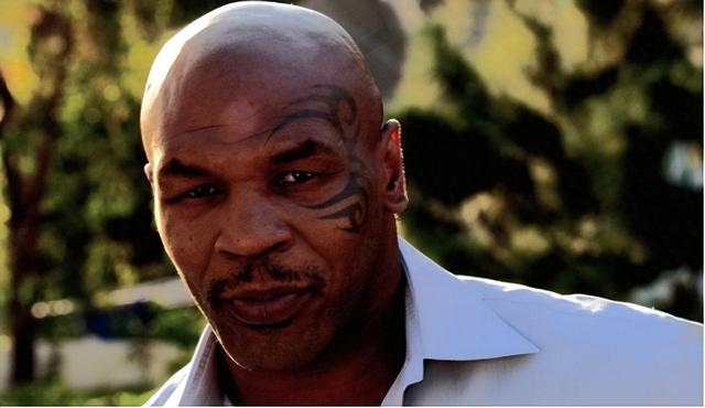 2006年泰森来北京，虔诚瞻仰毛主席遗容，感慨道：我是如此渺小