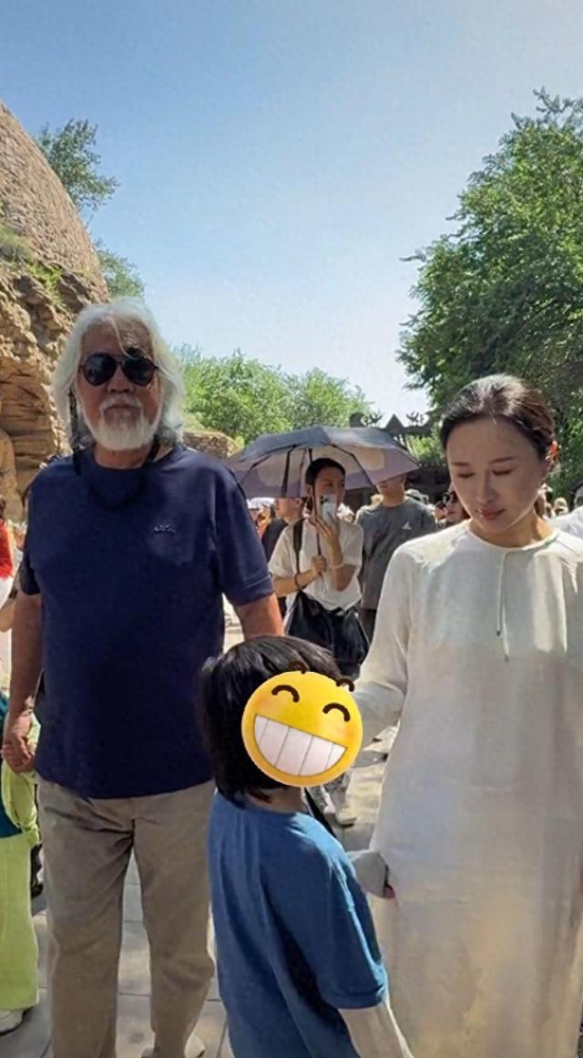 游客在山西大同景点偶遇佟大为、张纪中，当地文旅：近期大同旅游热度非常高
