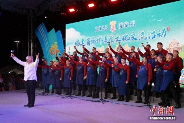 福建明溪：匈牙利合唱团邂逅红豆杉 侨乡夏夜奏响中欧文化共鸣曲