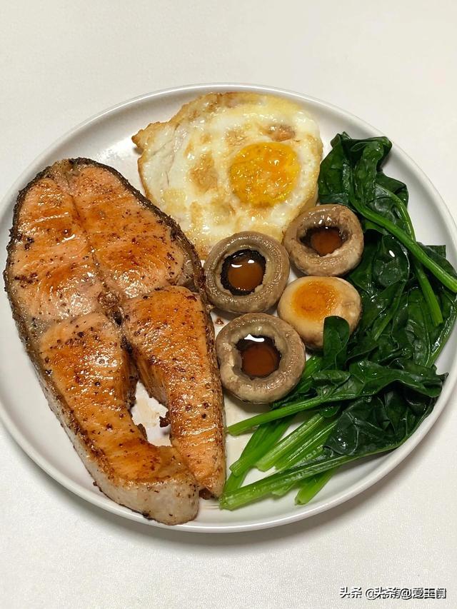 花胶桃胶雪燕 花胶桃胶雪燕炖牛奶的功效 花胶桃胶雪燕 花胶桃胶雪燕炖牛奶的功效