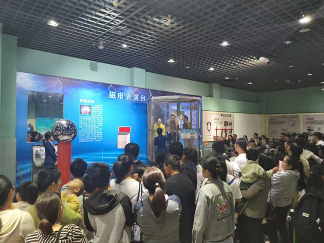 70000人次打卡  郑州科技馆科学“庆”双节