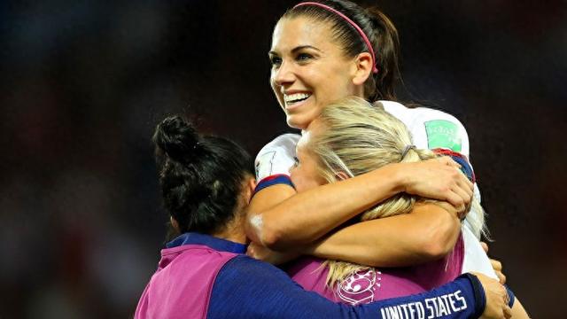 美国女足2-1法国，东道主出局，美国队卫冕路上扳倒劲敌