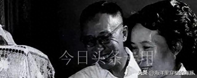 原来溥仪回到故宫时买了票，发现了自己藏在椅子底下的宝贝