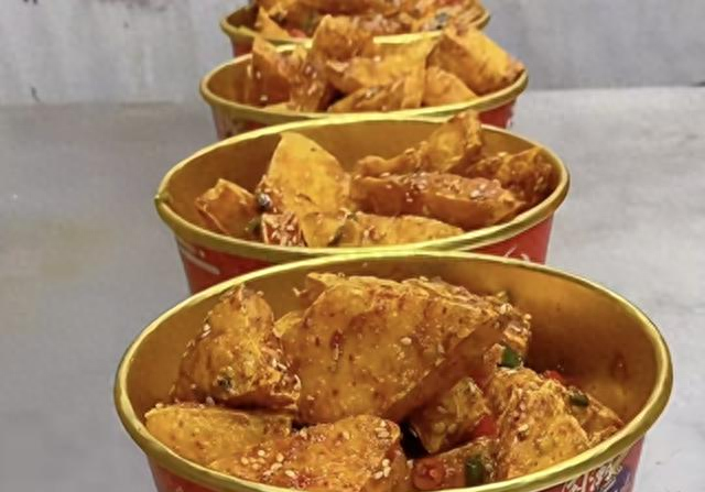 怎样炸豆腐泡能鼓起来是空心的（我把街头脆皮豆腐配方偷来了成本5块）