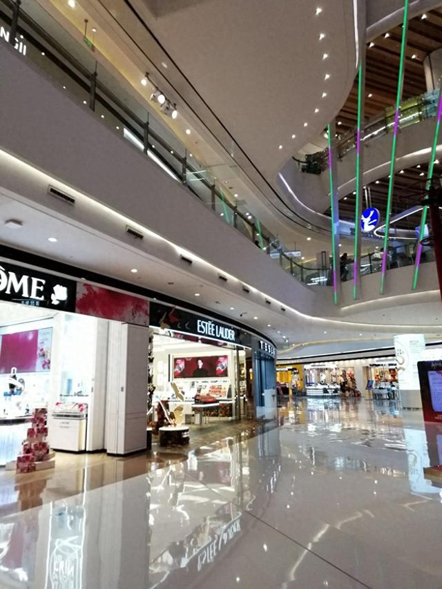 1.6万亿消费大迁徙！商场空到只剩导购，中产的钱都流向了这里