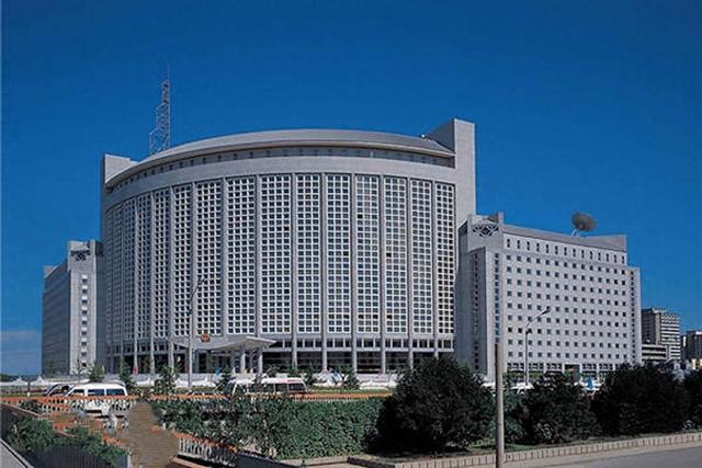 刘春	，河北盐山人，开国少将，曾任驻埃及大使、外交学院院长