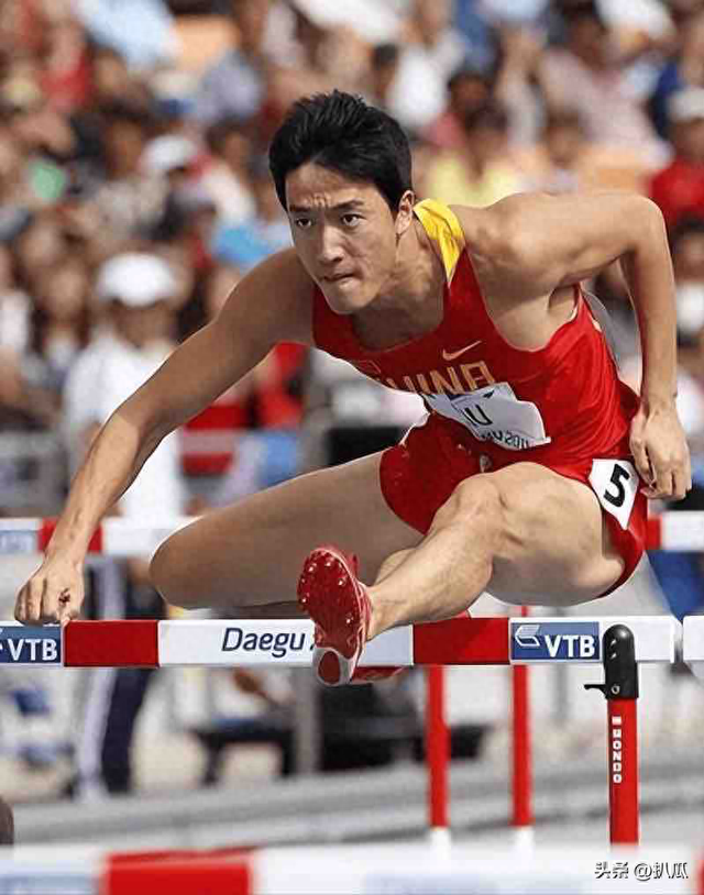 42岁刘翔近况曝光，长期在国外旅游，靠终身合同吸金，远离喷子！